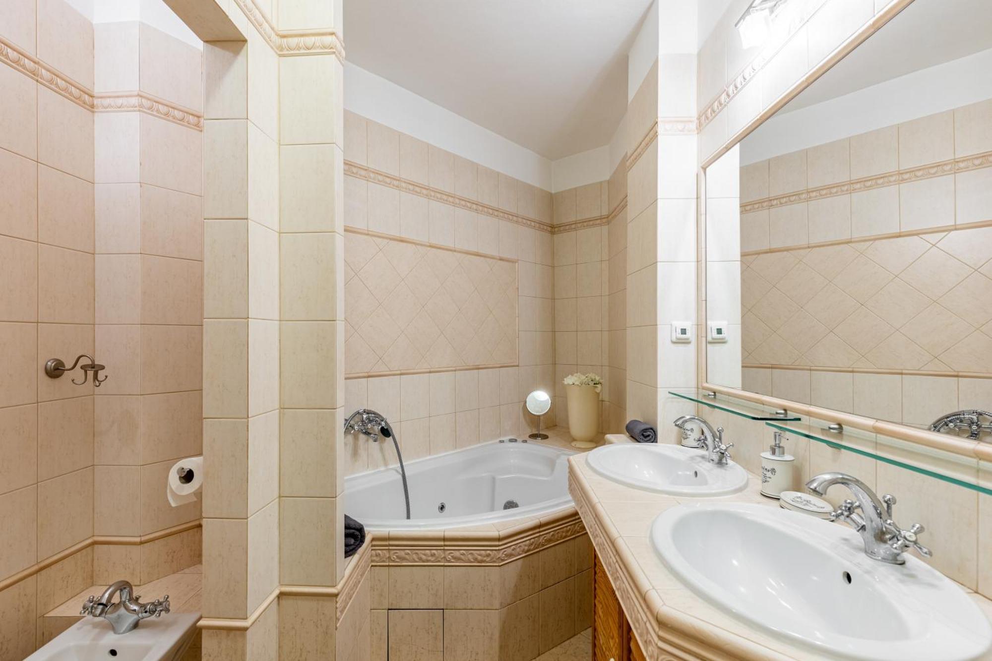 布拉迪斯拉发Castle Vista Getaway, Free Parking公寓 外观 照片